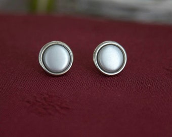 Minimal metal round earrings