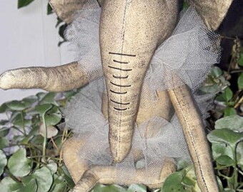 Cute elephant in Shabbylook handmade PrimitiveFolkArt shabby chick