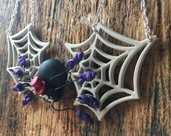 Spider in the web halloween necklace