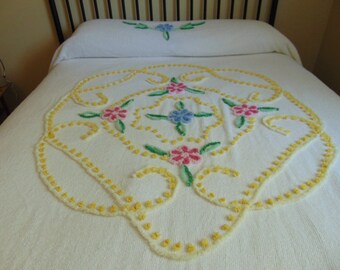REDUCED - Vintage White Floral Cotton Chenille Bedspread with Fringe, Double/Queen