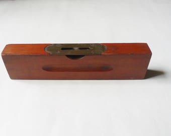 Stanley Level 102, Cherry Wood Carpenter's Level with Brass Plate and working Bubble