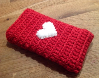 Red crocheted mobile phone cosy with heart for iPhone 5