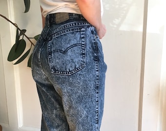 90's Women's Levi's 900 Series - Acid Wash Tapered Leg Jeans - size 28 29