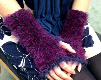 Reversible Ribbed Mitts Knitting Pattern WM2018