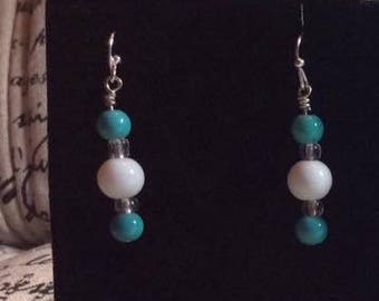 Handmade earrings with glass beads in white, clear and turquoise