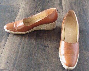 1970's Tan Leather Woven Heel Wedges Size 9 Narrow by Maeberry Vintage