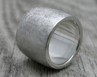 Ring of 925 silver, 14 mm wide