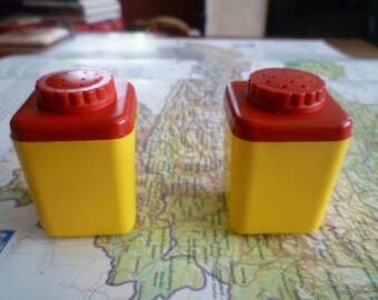 1950s yellow and red salt and pepper shakers