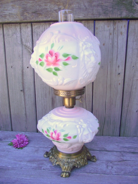 Gone With The Wind GWTW Hurricane Lion Head Roses Milk Glass