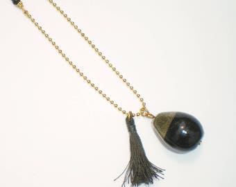 Fine drop pendant necklace black and gold Pompom