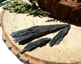 Raw Kyanite Black Kyanite Kyanite crystal Natural kyanite Stone Kyanite 9.2 g Mineral specimens Healing Crystals and Stones