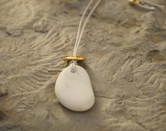 Beach Pebble and Gold Necklace, Stone Pebble Pendant, Sea Shore Jewellery, Natural Stone Jewellery, Sea Shore Boho Style, Beach Wedding