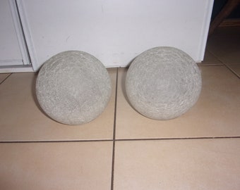 Lot 2 vintage Crackle glass globes