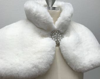 Ivory Faux Fur Capelet. Faux Fur Cape. Wedding Cape. Bridal Faux Fur Capelet.