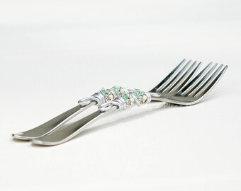Engraved forks wedding cake forks, custom Mr Mrs forks, not hand stamped, table settings sage green wedding decor anniversary, bridal shower