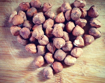 Hazelnut Chocolate with raw organic hazelnuts and organic hazelnut extract~ Five 1oz pieces of deliciousness