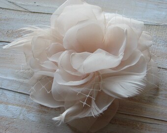 Champagne hair flower Bridal champagne flower Hair flower Champagne wedding flower Champagne headpiece Champagne headpiece feathers veil