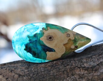 Resin necklace, Wood and resin, Wood resin, Wood resin pendant, Wood resin necklace, Blue resin, Blue Resin Necklace, Resin art, Gift resin