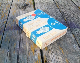 Vintage 4 Westinghouse Flash Bulbs No. 5 with original boxes