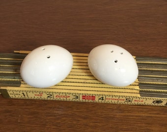 Vintage Egg Salt And Pepper Shakers Made In Japan