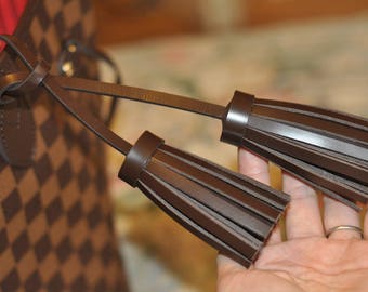 Mcraft handmade brown leather tassel purse charm, bag charm for Louis Vuitton bags. nevderful, speedy, etc.