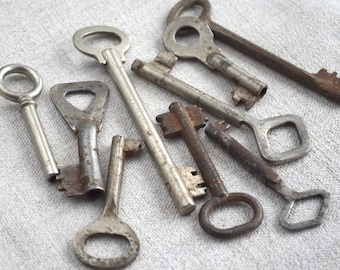 Antique keys lot vintage skeleton key lot old keys Steampunk keys Rustic decor cottage decor industrial loft wedding keys soviet