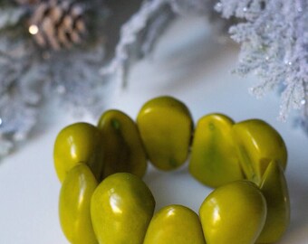 green Tagua Nut Stretch Bracelet (0150)