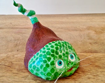 Le poisson-chat aux petits pois, sculpture en bois et papier mâché