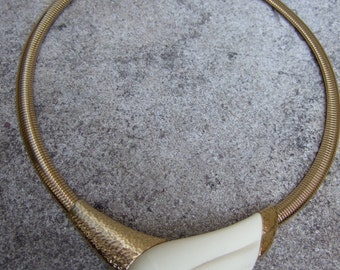 TRIFARI Sleek Modernist Resin Gilt Choker Necklace c 1970