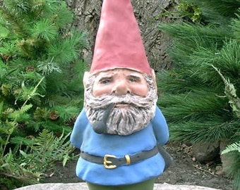 SALE! Willard 14" Hedgerow Garden Gnome Blue w/ Pipe R81B