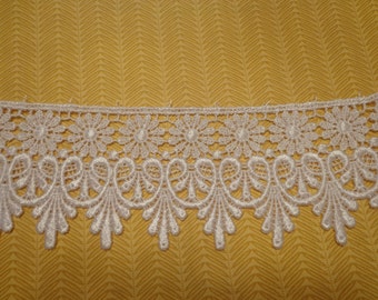 Gorgeous 2 3/4" Wide Rayon Venice Lace Trim in White - 1 Yard