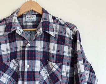 Red and navy vintage 70s flannel // vintage Bellcraft plaid flannel button up shirt