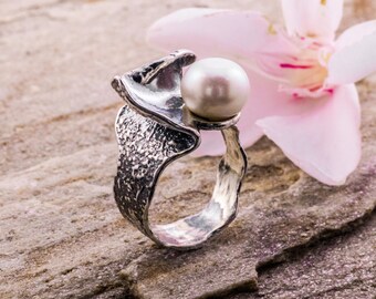 White Pearl Ring, Sterling Silver and Pearl Ring, June Birthstone Ring, Summer Ring, White Ring, Handmade, Fashion ring