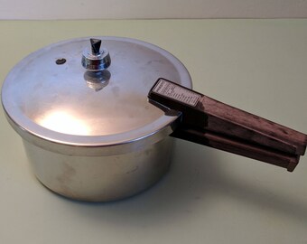 PRESTO Stainless Steel Pressure Cooker 401B c.1974