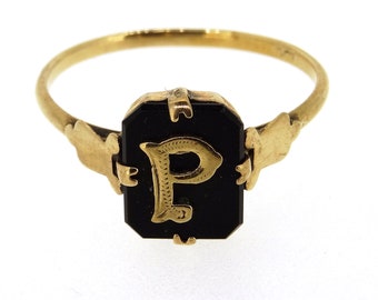 A 9 Crt Gold Signet Ring with the Letter P