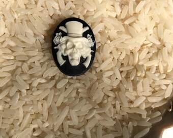 Guns N Roses cab 25x18mm black with ivory