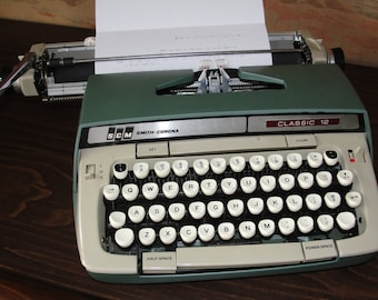 Vintage Smith Corona Classic 12 Typewriter with case