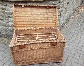 French Vintage Wicker Trunk / Large French Trunk / Wicker Trunk / Wicker Steamer Trunk / Vintage Trunk / Large Wicker Basket / Shabby Chic