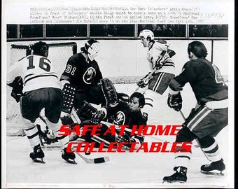 NY Islander Billy Smith With Montreal Canadiens Guy Lafluer And Henri Richard Original UPI Press Photo