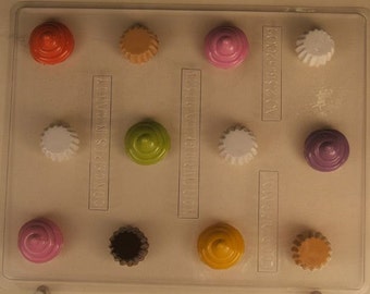 Small cute 2 part cupcake AO236