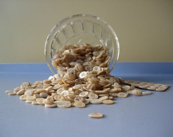 100 x vintage mother of pearl buttons