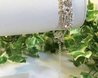 A Beautiful Silver Tone and Clear Diamante Sparkly Bracelet