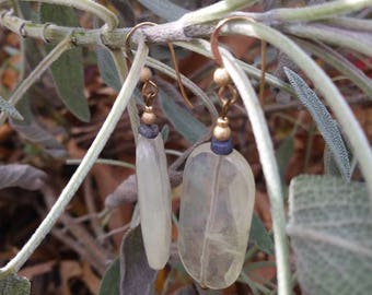 Gold / quartz earrings with sapphire tones