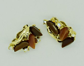 Vintage Brown and Tan Thermoset Clip on Earrings