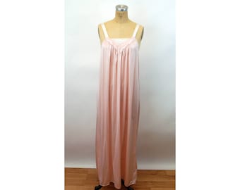 1970s Vanity Fair nightgown pink nylon quilted applique Size M