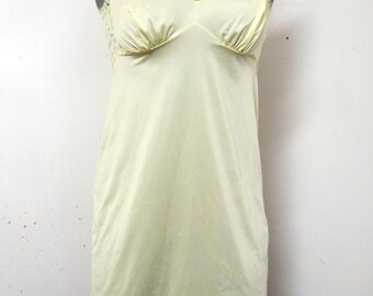 Beautiful Lemon Yellow Vintage Shadowline full slip Size 34 #212