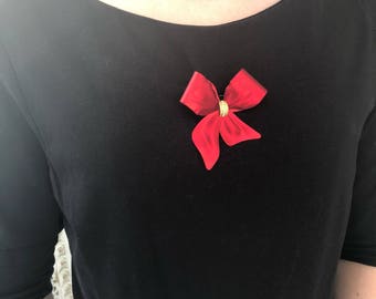 Red 1960s Bow Brooch in Original Box