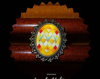 Yellow graphic ring