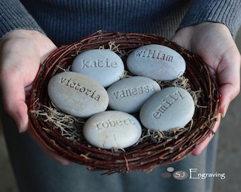 Mother's nest - Grandmother gift - Set of 6 custom names stones in family nest