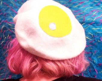 egg beret | kawaii cute kitsch harajuku grunge 90s neogal aesthetic tumblr hipster funny fairy kei pop kei aomoji kei breakfast food